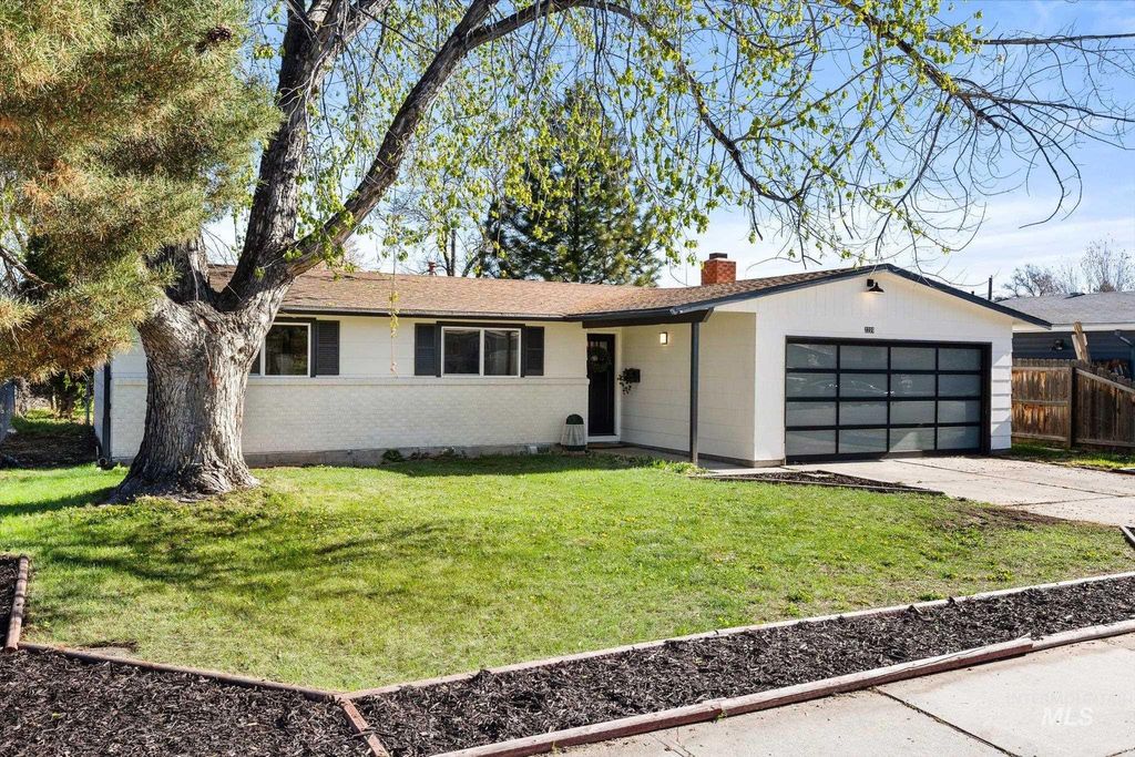 Photo of 2220 W Panama St, Boise, ID 83705 (MLS # 98981032)