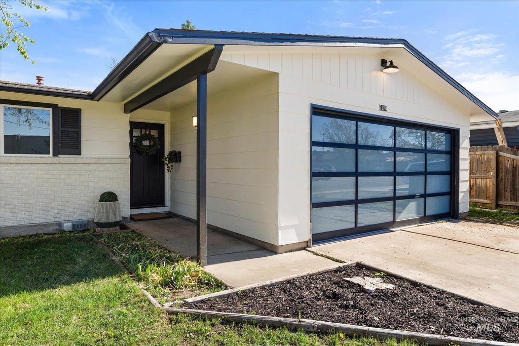 Photo of 2220 W Panama St, Boise, ID 83705 (MLS # 98981032)