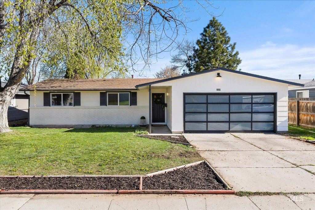 Photo of 2220 W Panama St, Boise, ID 83705 (MLS # 98981032)