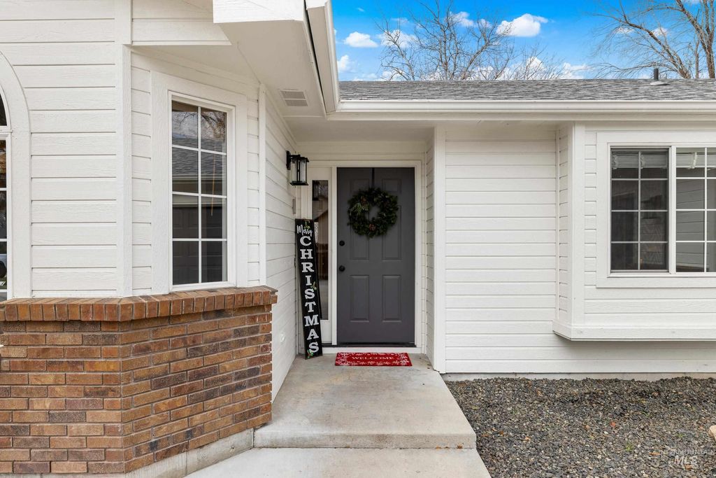 Photo of 11956 W Driftwood Ct, Boise, ID 83713 (MLS # 98969147)