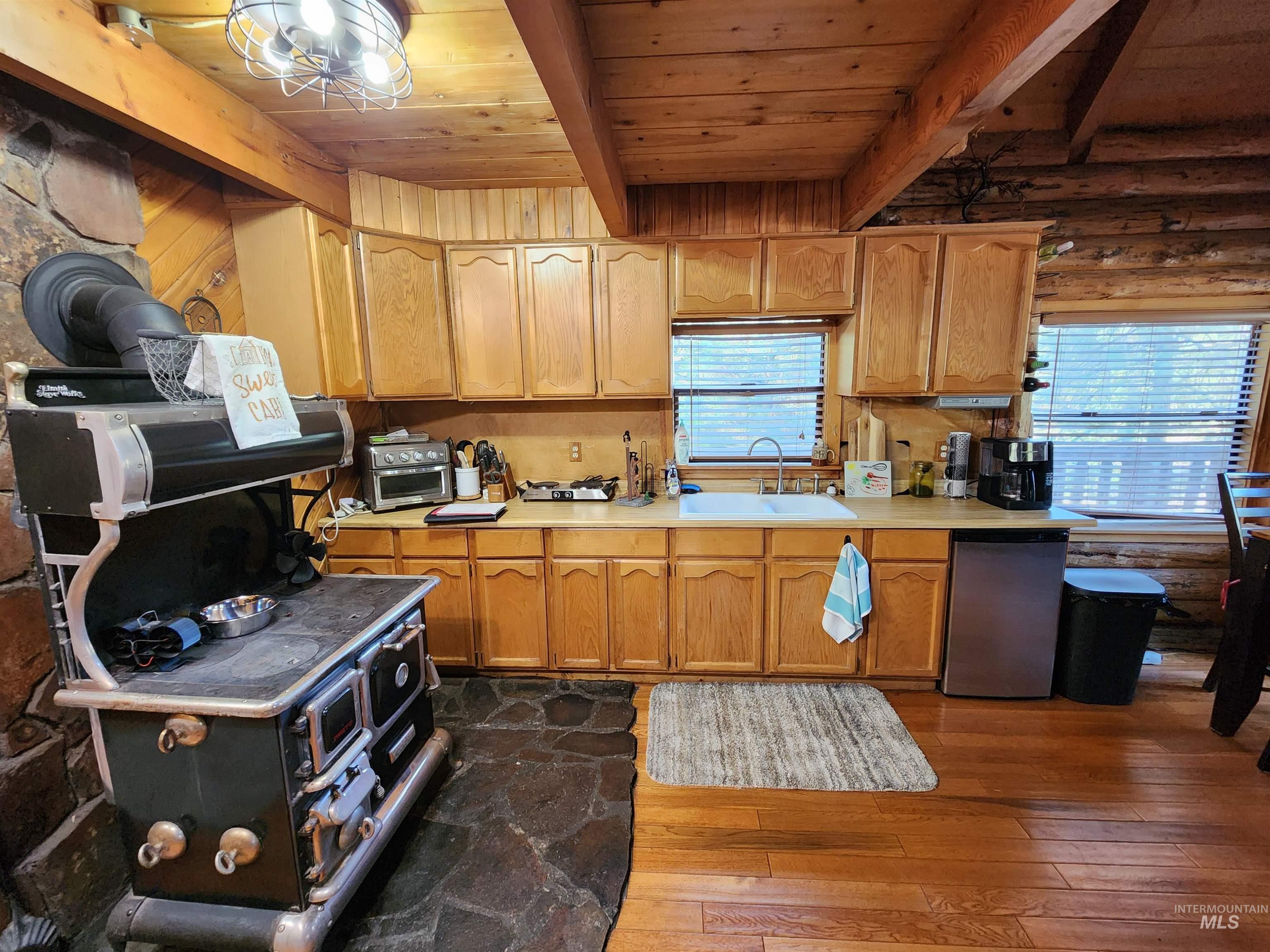 1509 E Pine Creek Road