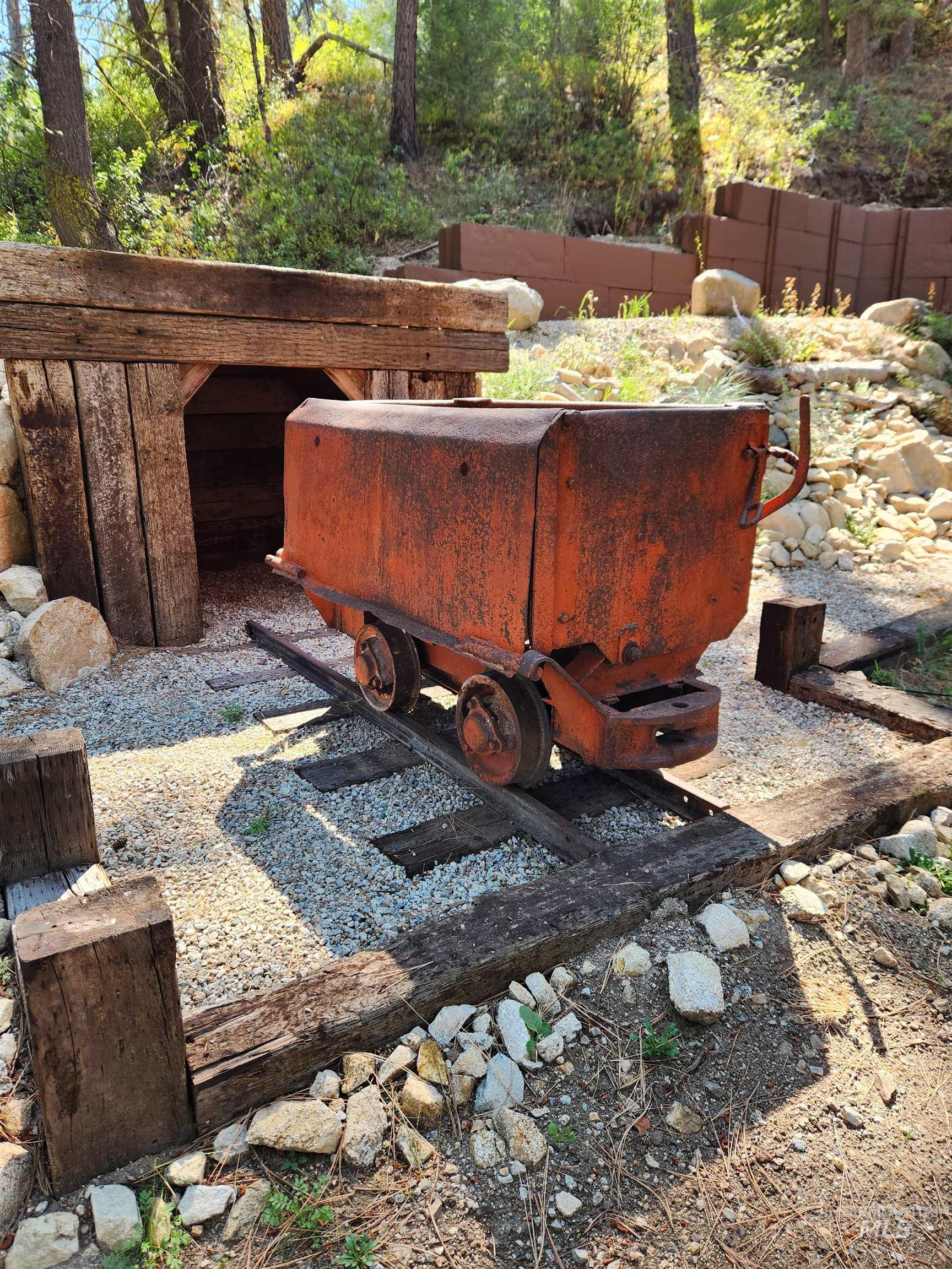 1509 E Pine Creek Road