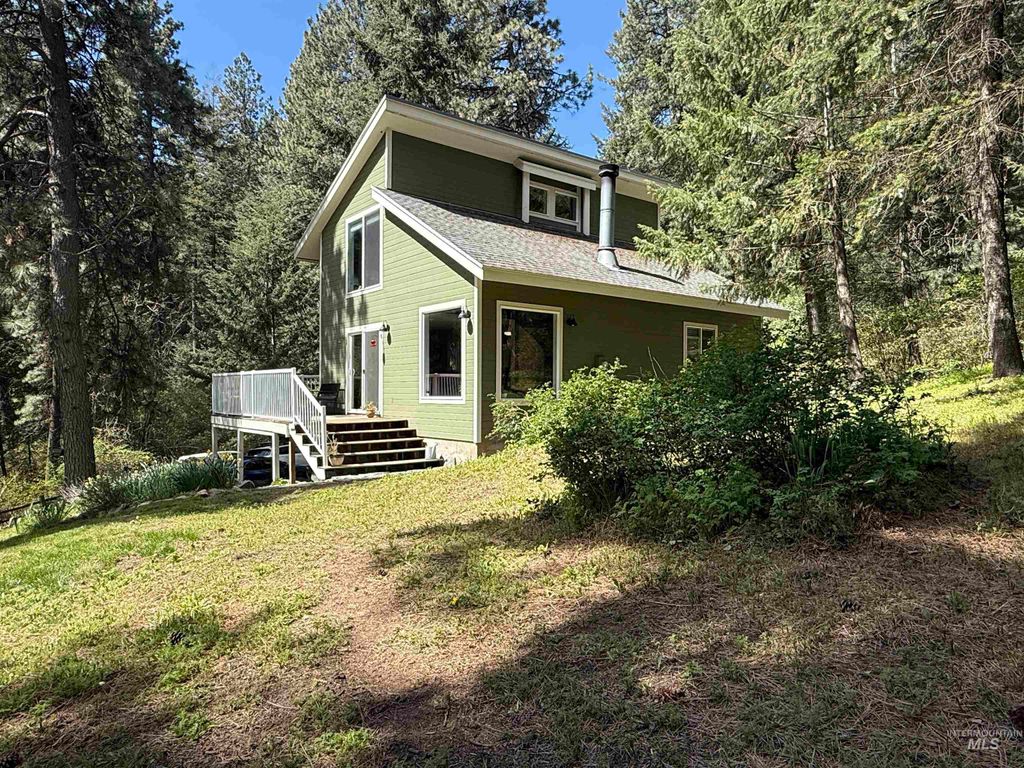 Photo of 1006 Ken Trl, Moscow, ID 83843 (MLS # 98987066)