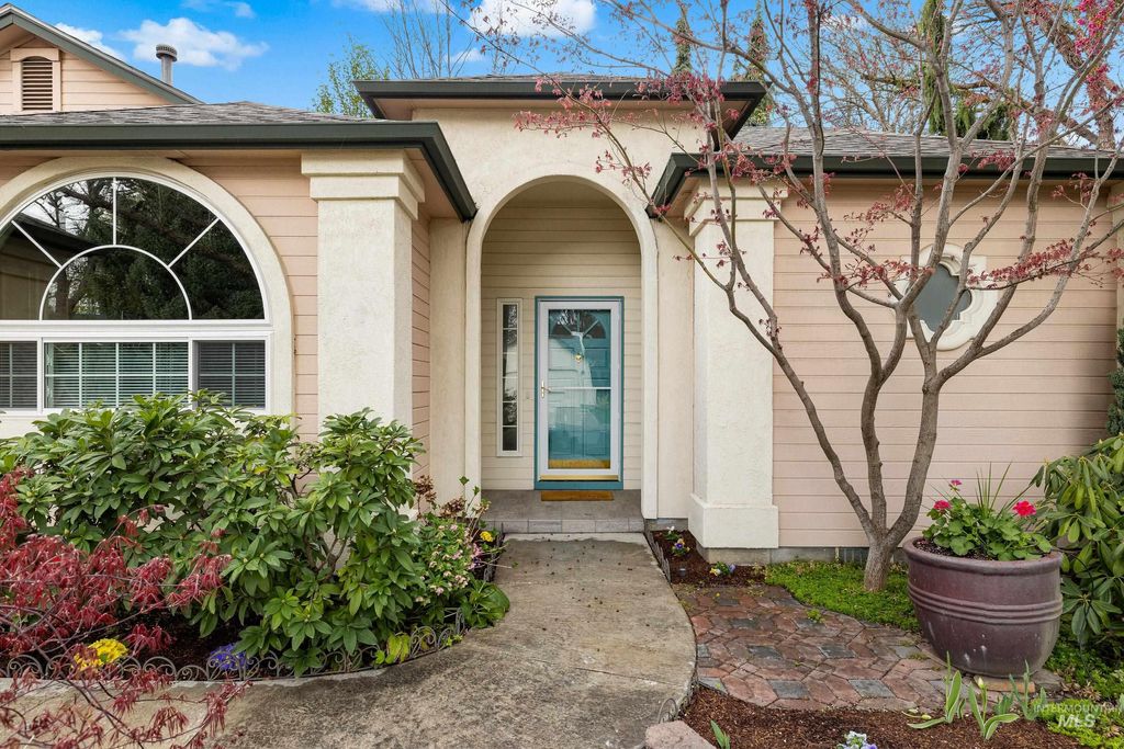 Photo of 5583 W Harborcove Ln, Boise, ID 83703 (MLS # 98980678)