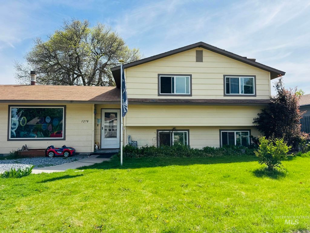 Photo of 1278 SW 15th Ave, Ontario, OR 97914 (MLS # 98982810)