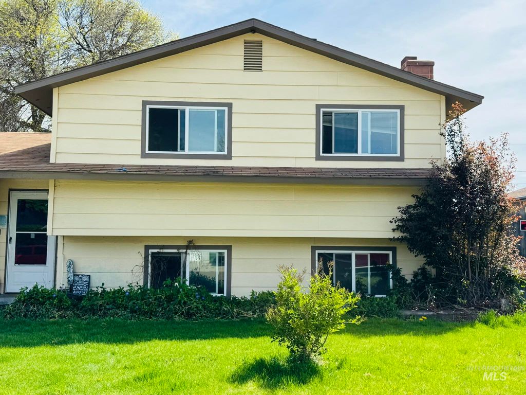 Photo of 1278 SW 15th Ave, Ontario, OR 97914 (MLS # 98982810)