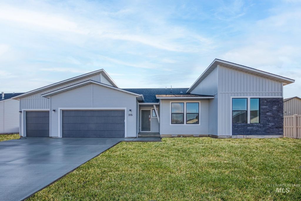 Photo of 3290 S Maple Ranch Way, Nampa, ID 83686 (MLS # 98968434)
