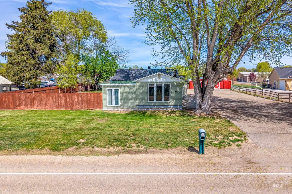 Photo of 4910 Howard Ln, Nampa, ID 83687 (MLS # 98981665)