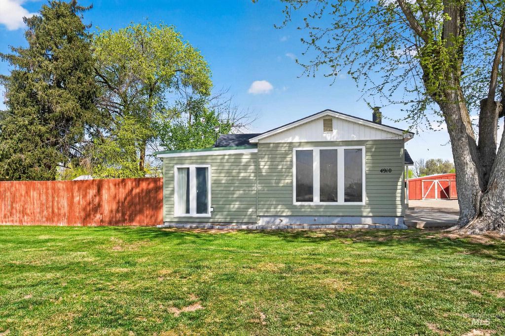 Photo of 4910 Howard Ln, Nampa, ID 83687 (MLS # 98981665)