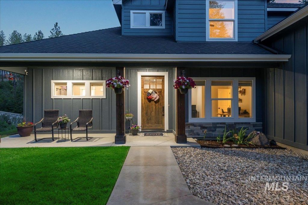 Photo of 11 Crescent Cir, Idaho City, ID 83631 (MLS # 98950797)