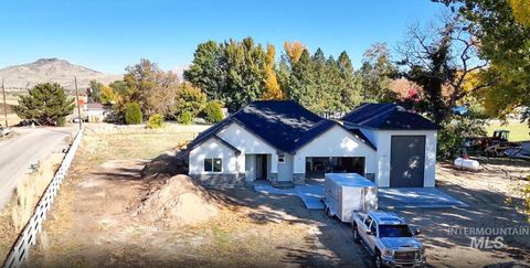Photo of 2910 Cottonwood Ln, Emmett, ID 83716 (MLS # 98968089)