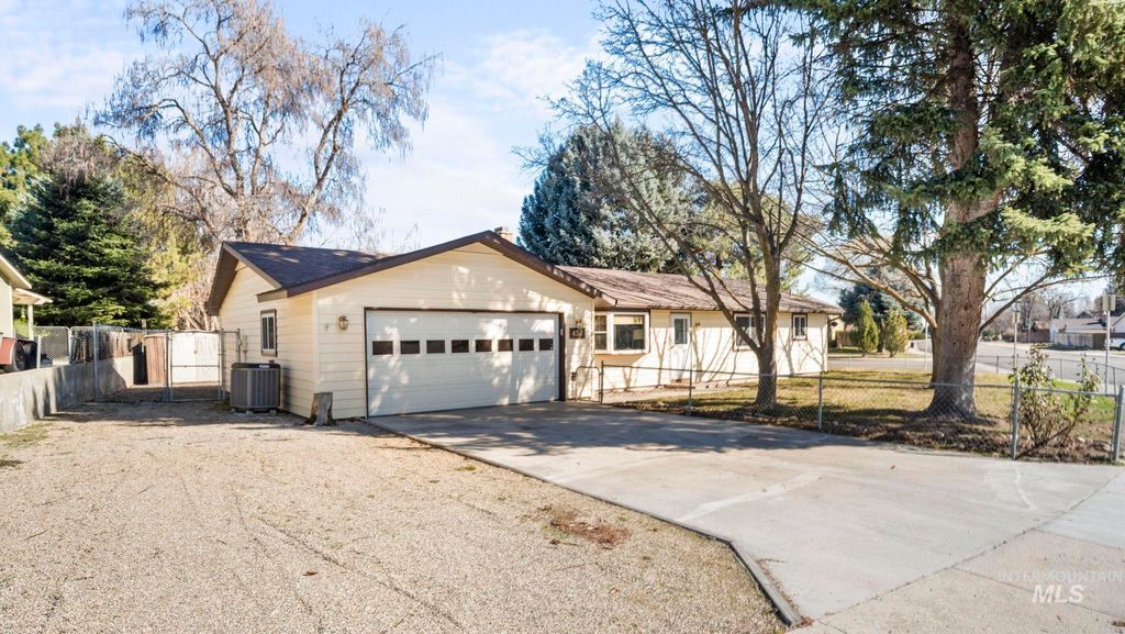 Photo of 450 N Stierman Way, Eagle, ID 83616 (MLS # 98976390)