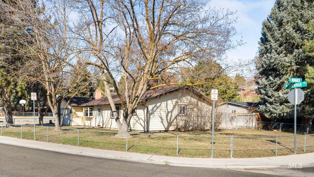 Photo of 450 N Stierman Way, Eagle, ID 83616 (MLS # 98976390)