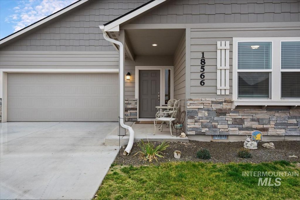 Photo of 18566 White Rose Pl, Nampa, ID 83687 (MLS # 98977695)