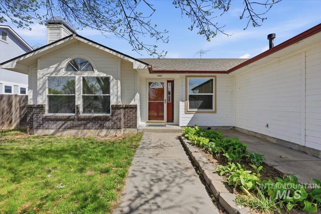 Photo of 730 W Sunwood Ct, Kuna, ID 83634 (MLS # 98984857)