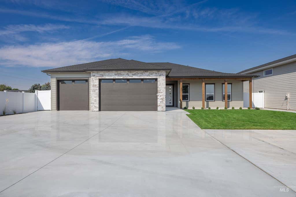 Photo of 451 W Elaine Ct, Nampa, ID 83686 (MLS # 98998075)