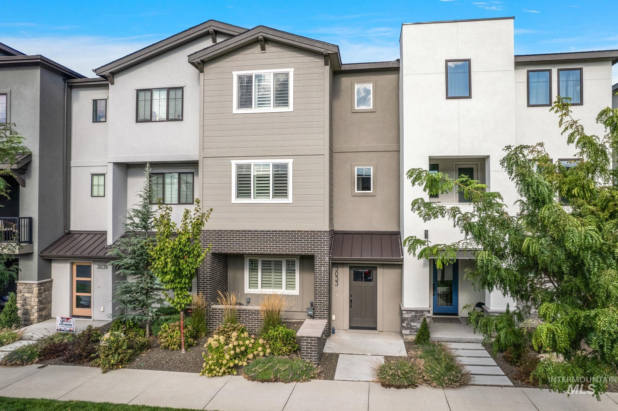 3033 S Trailwood Way