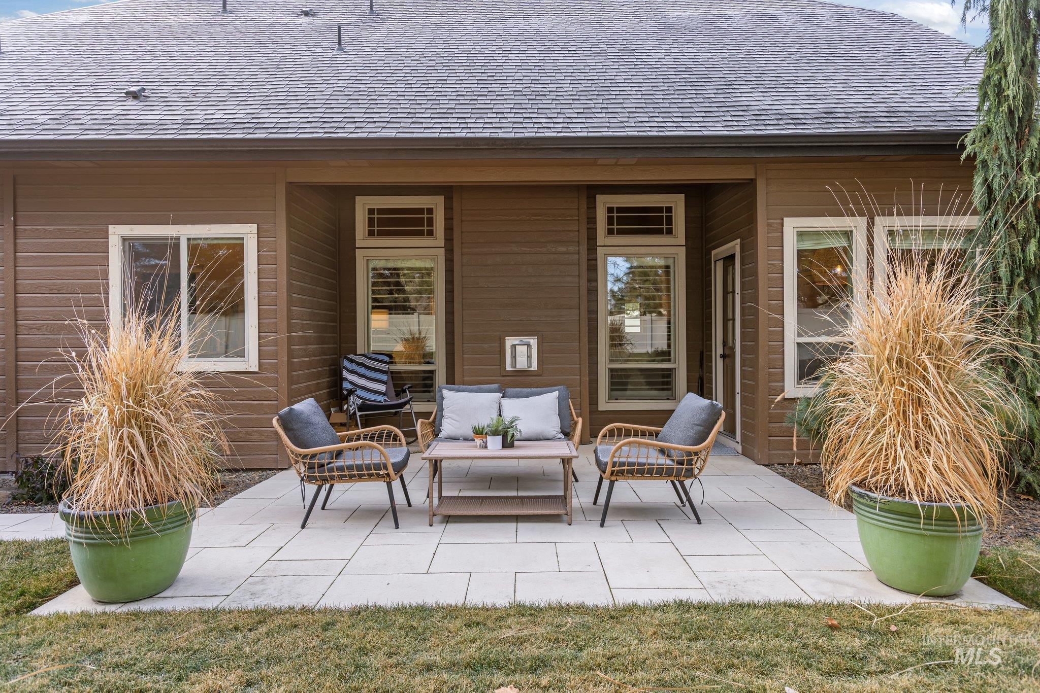 View of patio / terrace featuring outdoor lounge area
