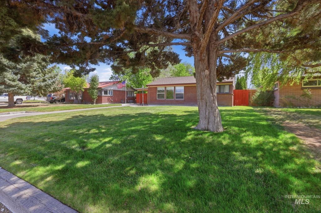 Photo of 1984 Maple Ave, Twin Falls, ID 83301 (MLS # 98985682)