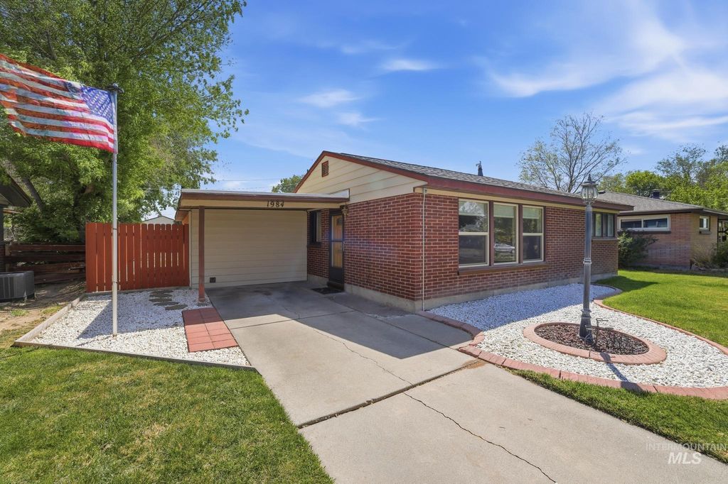 Photo of 1984 Maple Ave, Twin Falls, ID 83301 (MLS # 98985682)