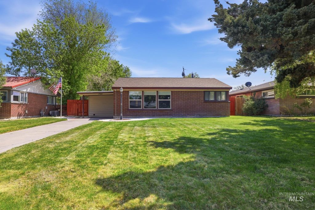 Photo of 1984 Maple Ave, Twin Falls, ID 83301 (MLS # 98985682)