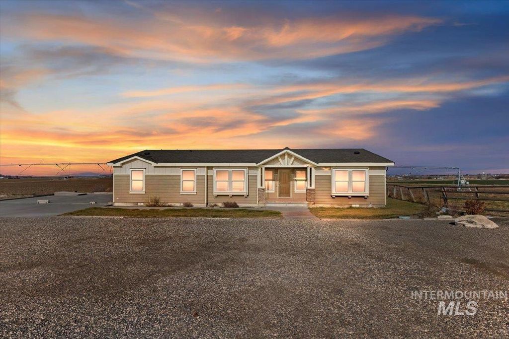 Photo of 1350 E 3900 N, Buhl, ID 83316 (MLS # 98971276)