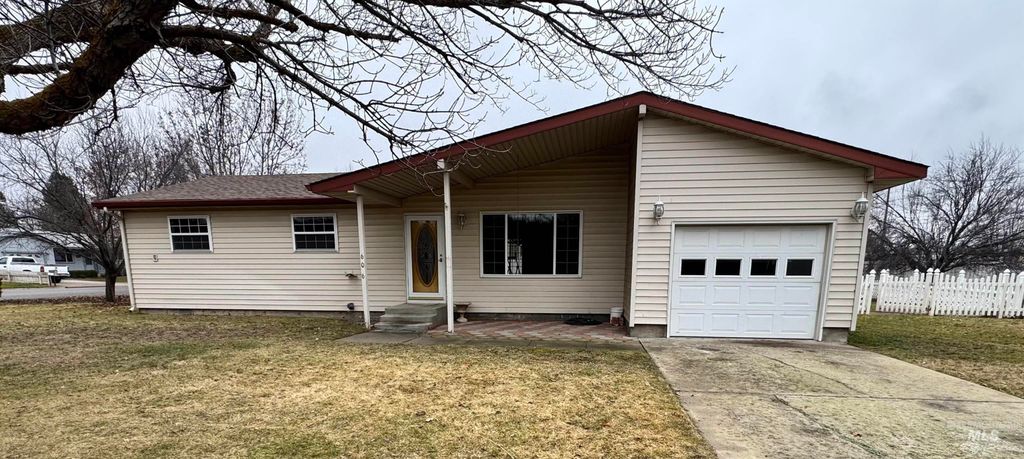 Photo of 606 4th St, Fruitland, ID 83619 (MLS # 98972263)