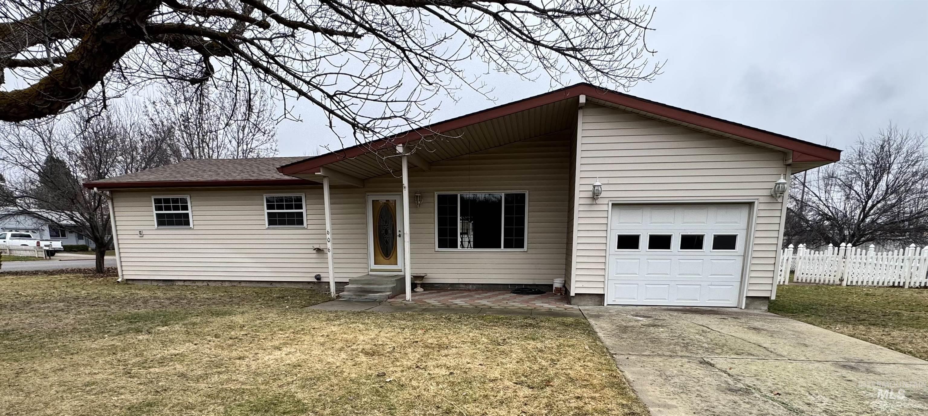 606 4th St Fruitland ID 83619