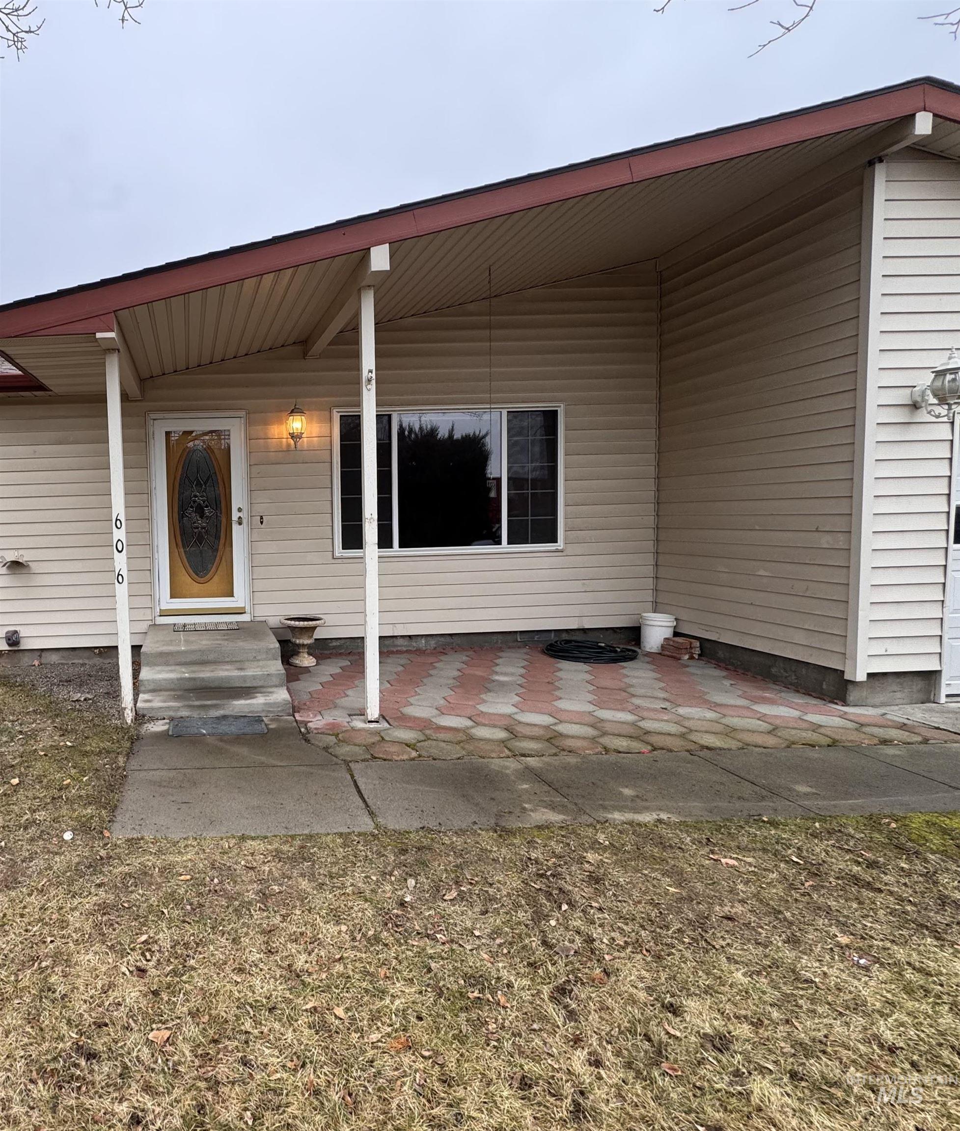 View of front facade with a porch