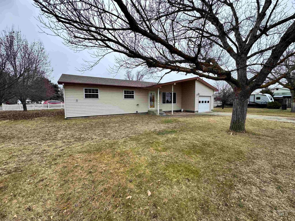 Photo of 606 4th St, Fruitland, ID 83619 (MLS # 98972263)