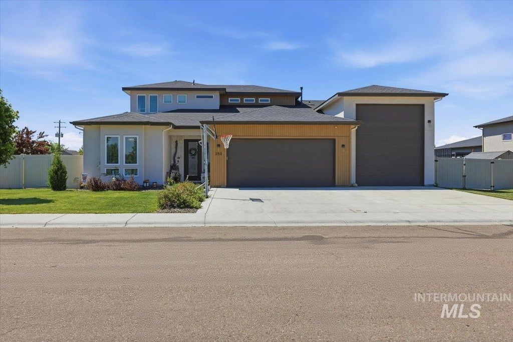Photo of 353 Castlebury St, Middleton, ID 83644 (MLS # 98988970)