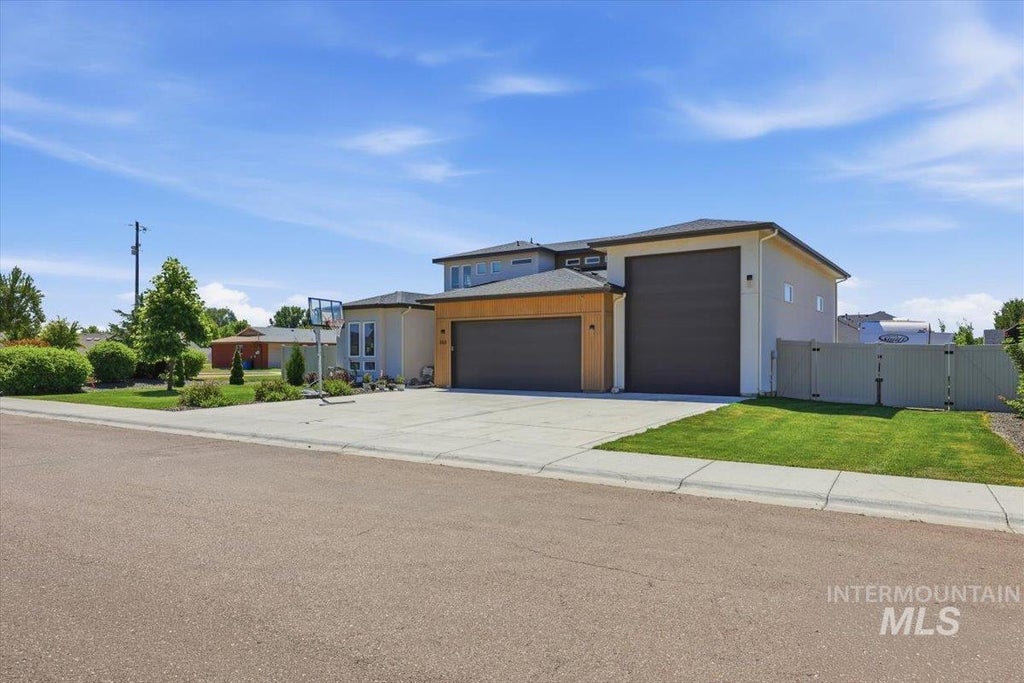 Photo of 353 Castlebury St, Middleton, ID 83644 (MLS # 98988970)