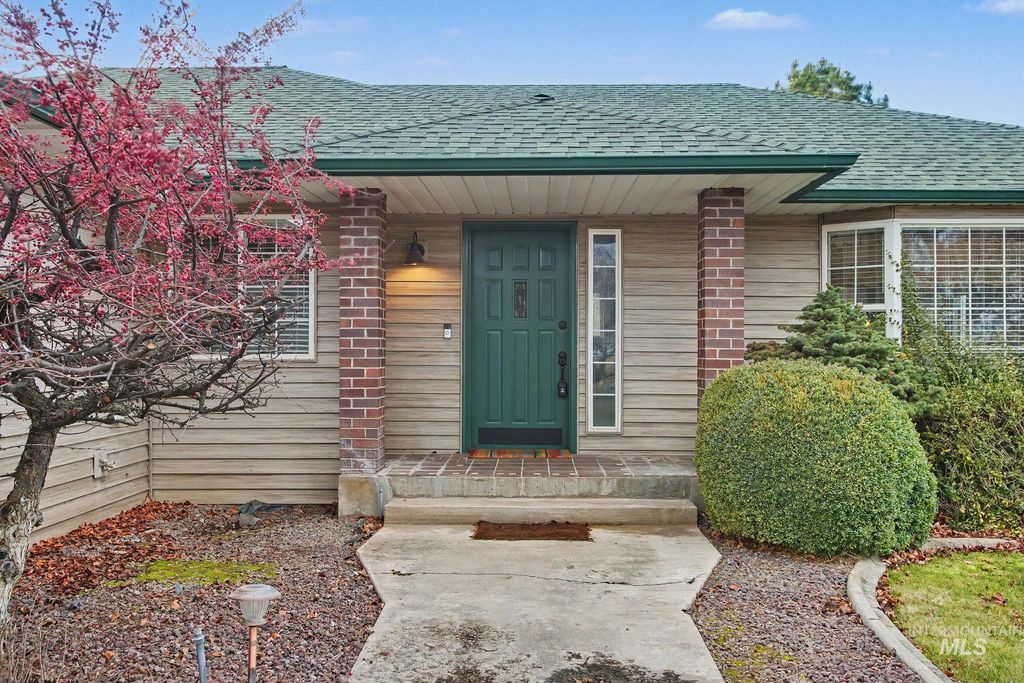 Photo of 2242 Chukar Lane, Clarkston, WA 99403 (MLS # 98970152)