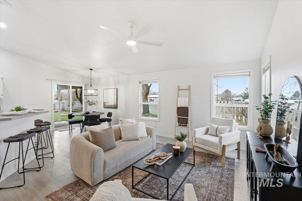 Photo of 2521 N Ridgebury Way, Meridian, ID 83646 (MLS # 98972200)