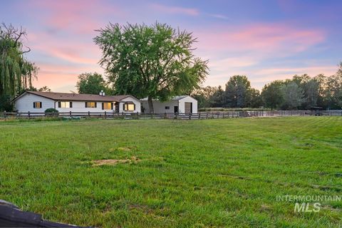 6085 N Garrett St Garden City ID 83714