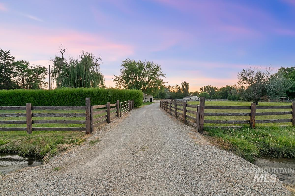 View of dirt / gravel driveway