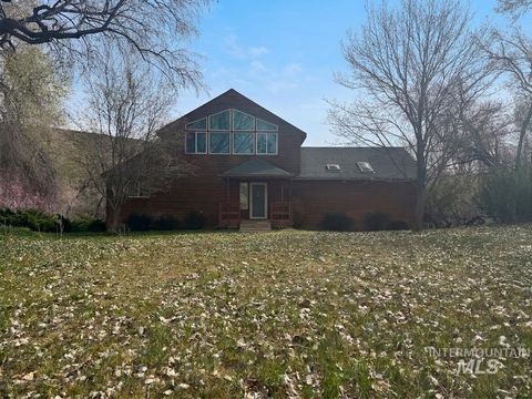 Photo of 4454 North 1325 East, Buhl, ID 83316 (MLS # 98979593)