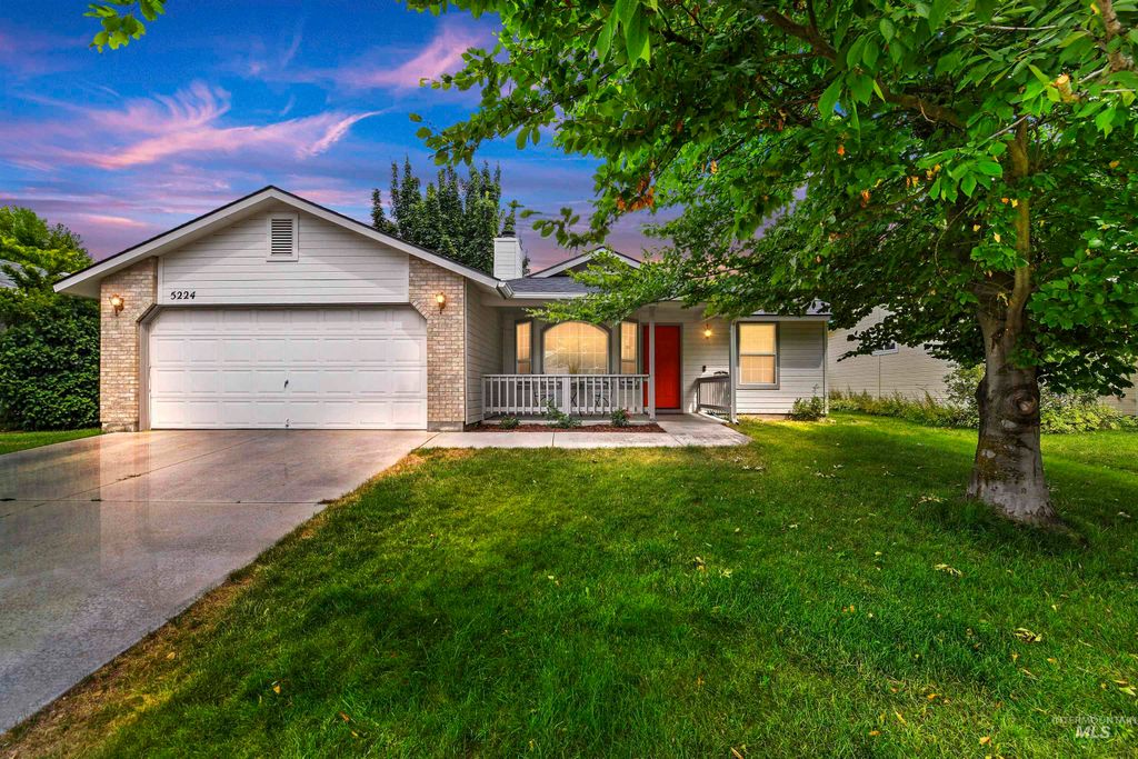 Photo of 5224 S Yarrow Ave, Boise, ID 83716 (MLS # 98968071)