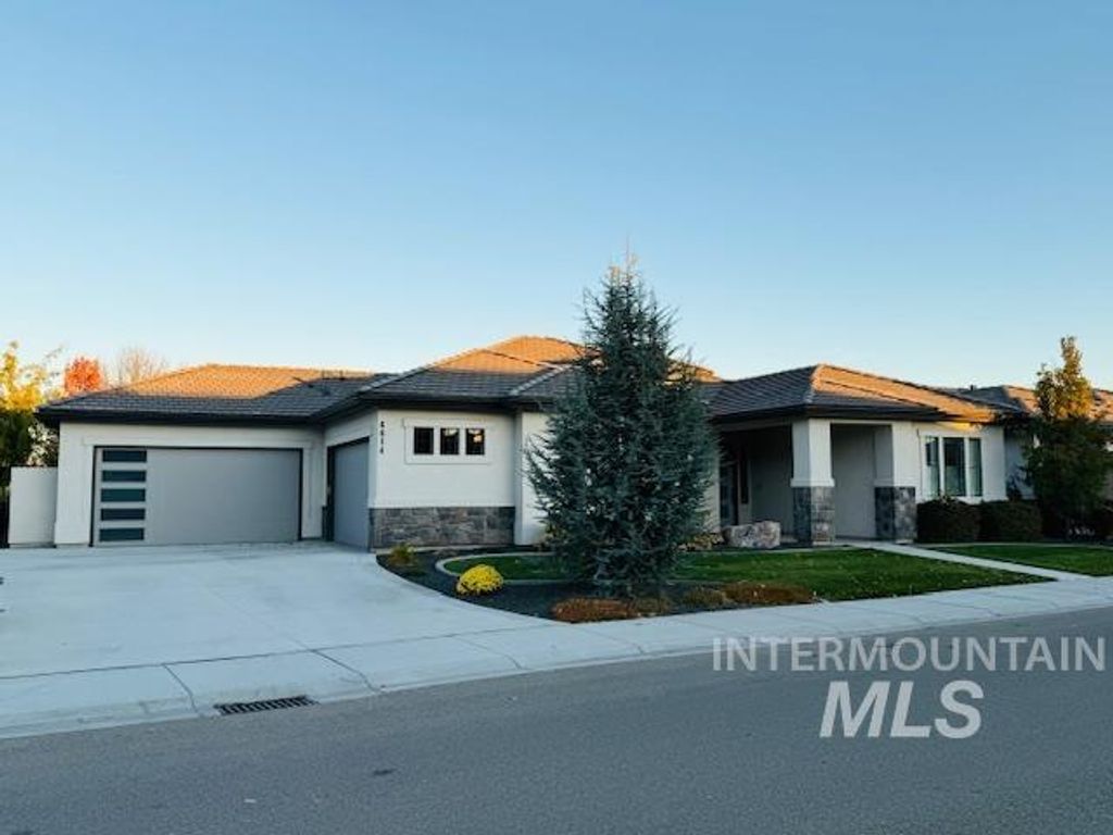 Photo of 6614 N Big Cedar Way, Meridian, ID 83646 (MLS # 98966003)