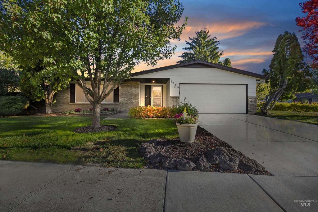 Photo of 9486 W Atmore Drive, Boise, ID 83704 (MLS # 98965985)