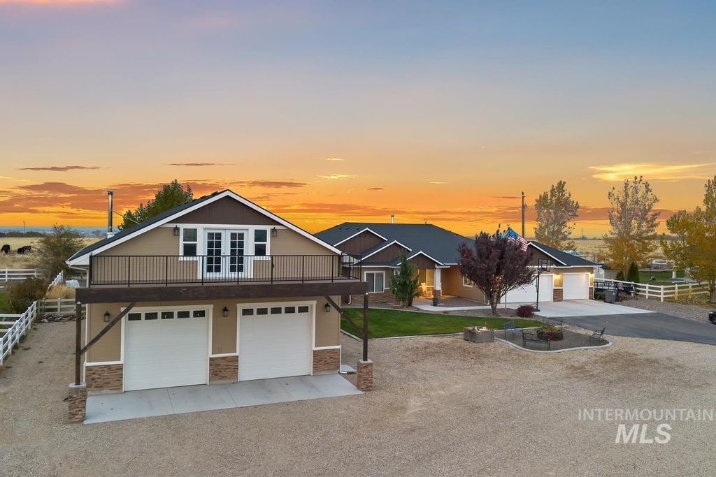 Photo of 23906 Applewood Way, Wilder, ID 83676 (MLS # 98983787)