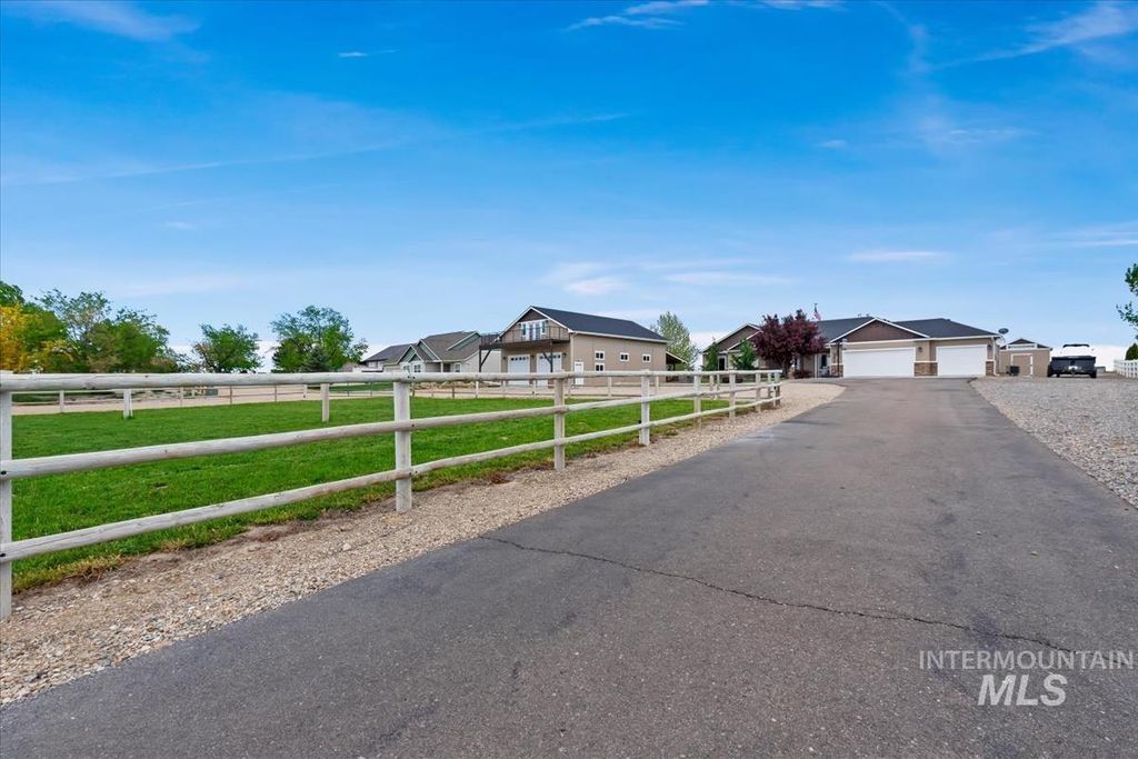 Photo of 23906 Applewood Way, Wilder, ID 83676 (MLS # 98983787)