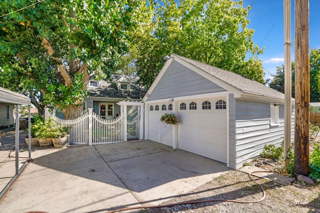 Photo of 409 E Main St, Jerome, ID 83338 (MLS # 98958693)