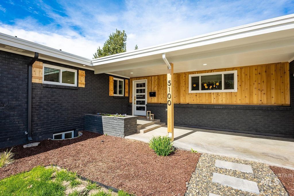 Photo of 5100 W Bel Air St, Boise, ID 83705 (MLS # 98980619)