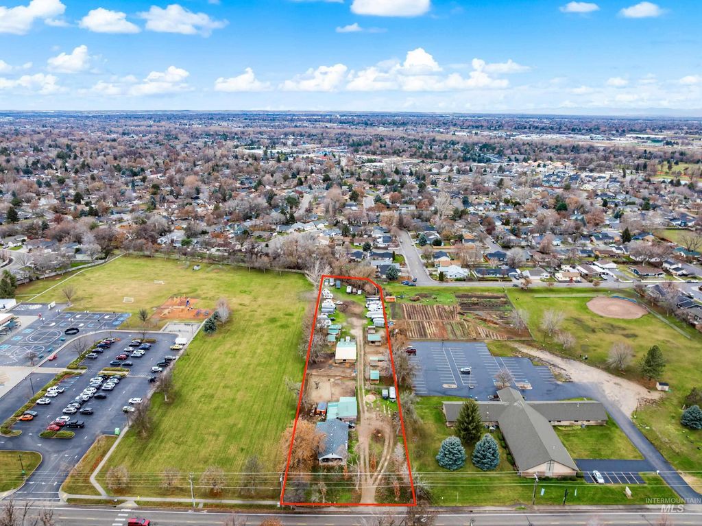 Photo of 5603 W Castle Drive, Boise, ID 83703 (MLS # 98969458)