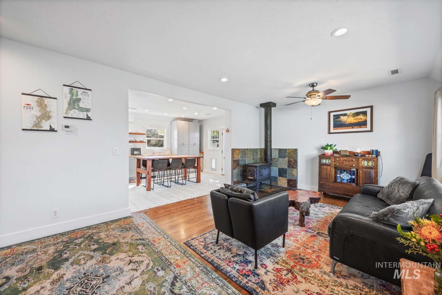 409 W Ada St