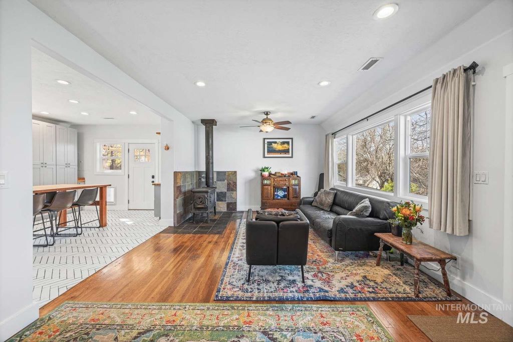 Photo of 409 W Ada St, Boise, ID 83702 (MLS # 98982523)