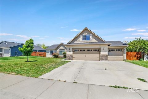 Photo of 740 SW Portal St, Mountain Home, ID 83647 (MLS # 98949148)