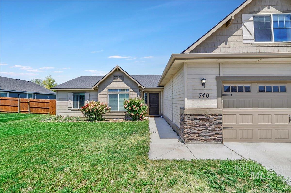 740 SW Portal St