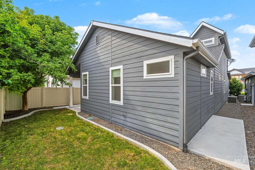 Photo of 1999 E Presidential DR #E Presidential, Meridian, ID 83642 (MLS # 98995983)